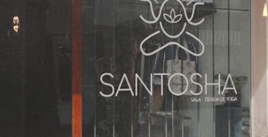 SANTOSHA Sala-tienda de yoga